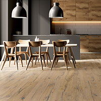 Moderne Küche mit Holzdetails, hellen Böden und stilvollen Möbeln von Sperrholz Wölbert in Dortmund. | © Wölbert