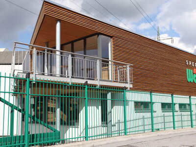 Das Seminargebäude von Sperrholz Wölbert in Dortmund besticht durch modernes Design und massive Holzverkleidung. | © Wölbert