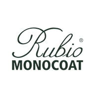 Das Logo von Rubio Monocoat, einem Anbieter für Sperrholz und Massivholz, steht für hochwertige Oberflächenbehandlung.